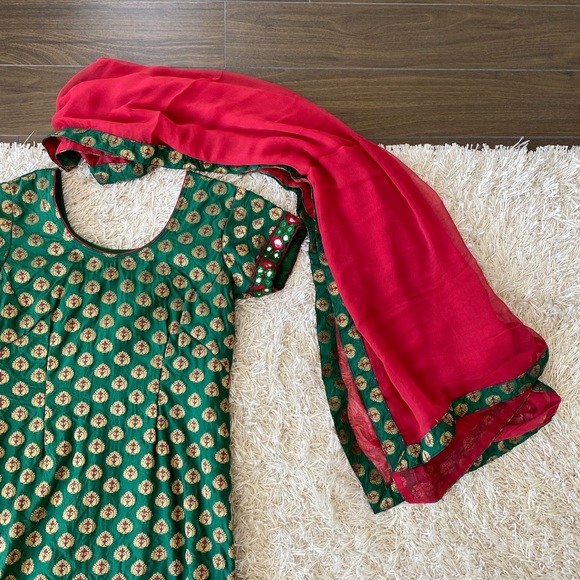 Green and red Patiala style salwar suit - Picture 2 of 6
